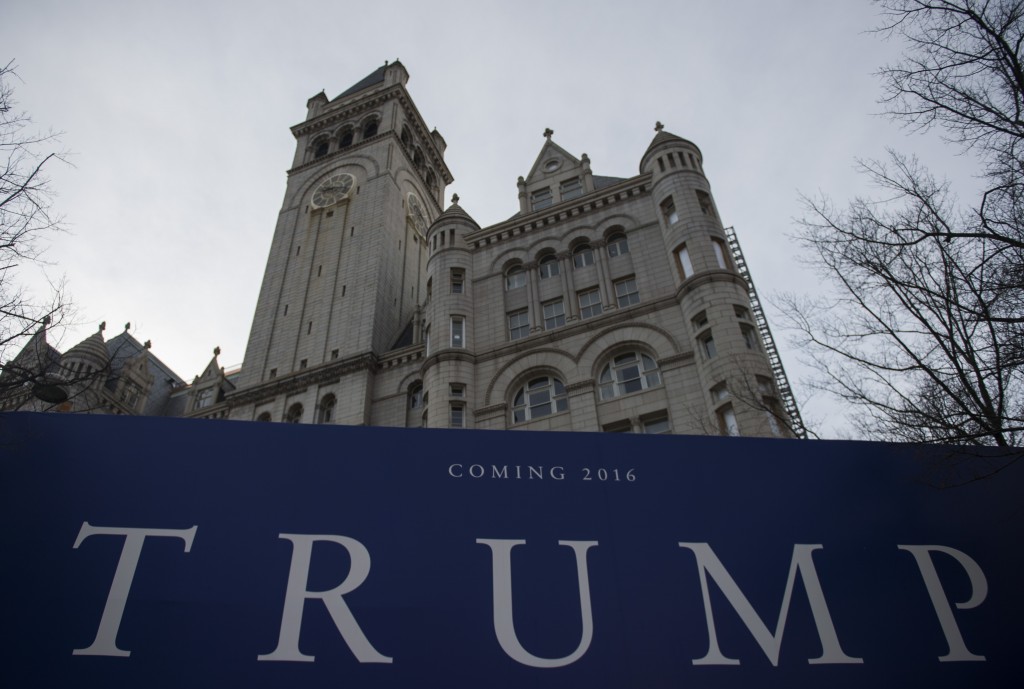 Un símbolo de Trump cerca del Old Post Office Building en Washington, DC, el 10 de marzo de 2016 (Andrew Caballero-Reynolds/AFP/Getty Images)