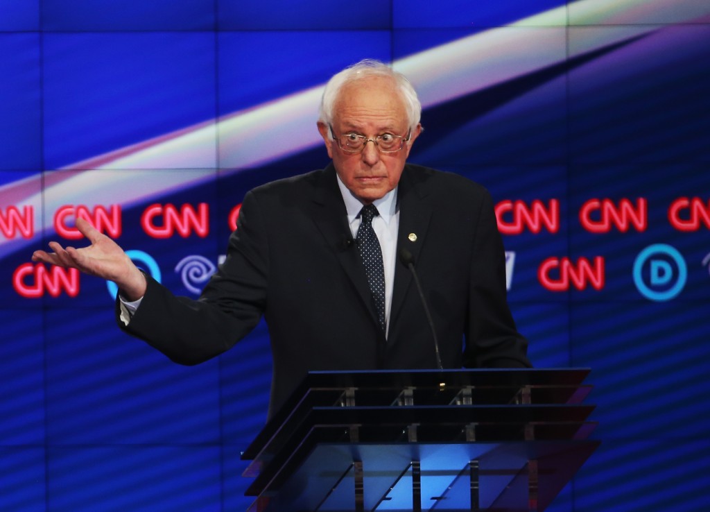 Bernie Sanders durante el debate demócrata celebrado en Brooklyn (Photo by Justin Sullivan/Getty Images)