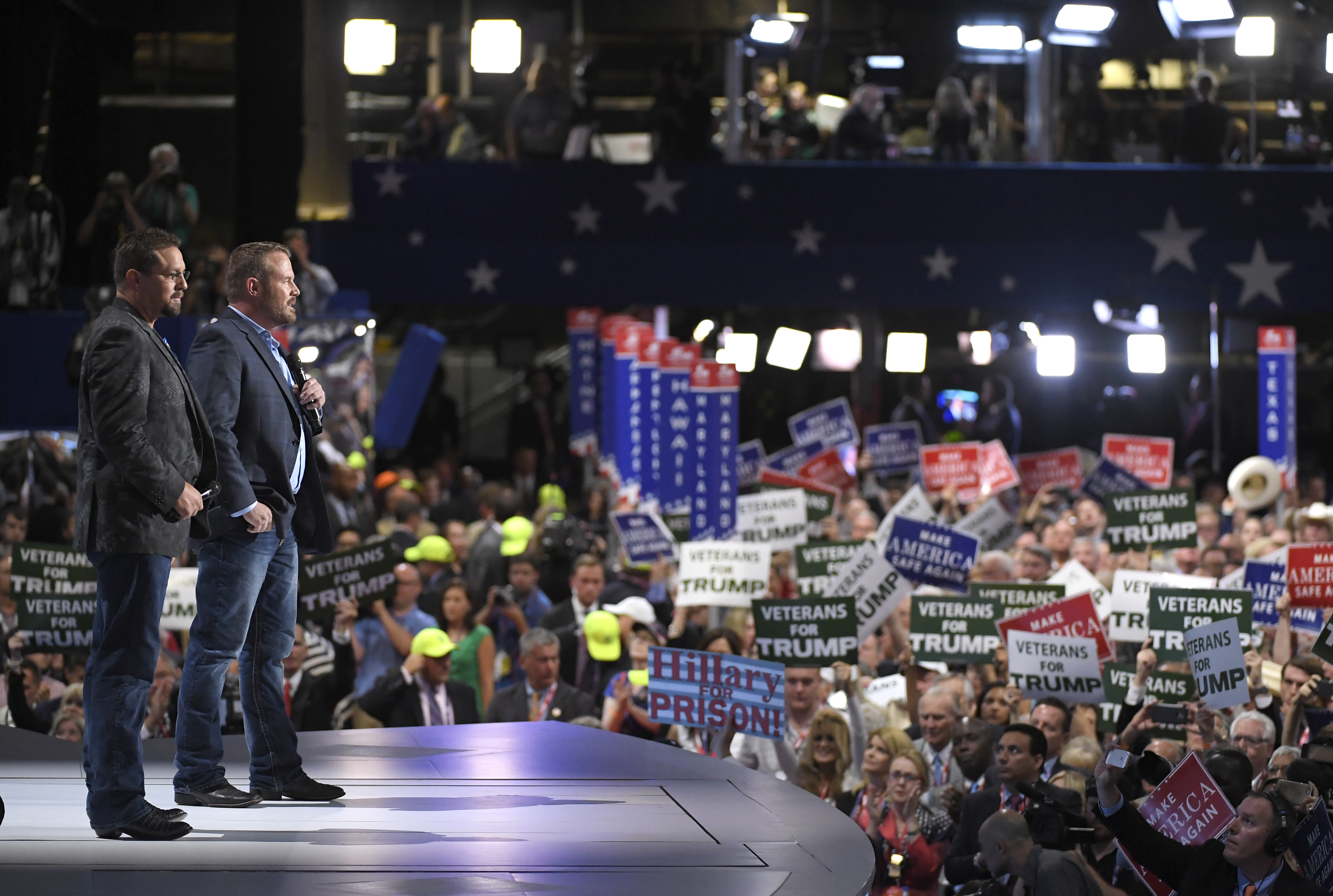 Los delegados de la convención republicana entonan lemas de apoyo a Trump./AP