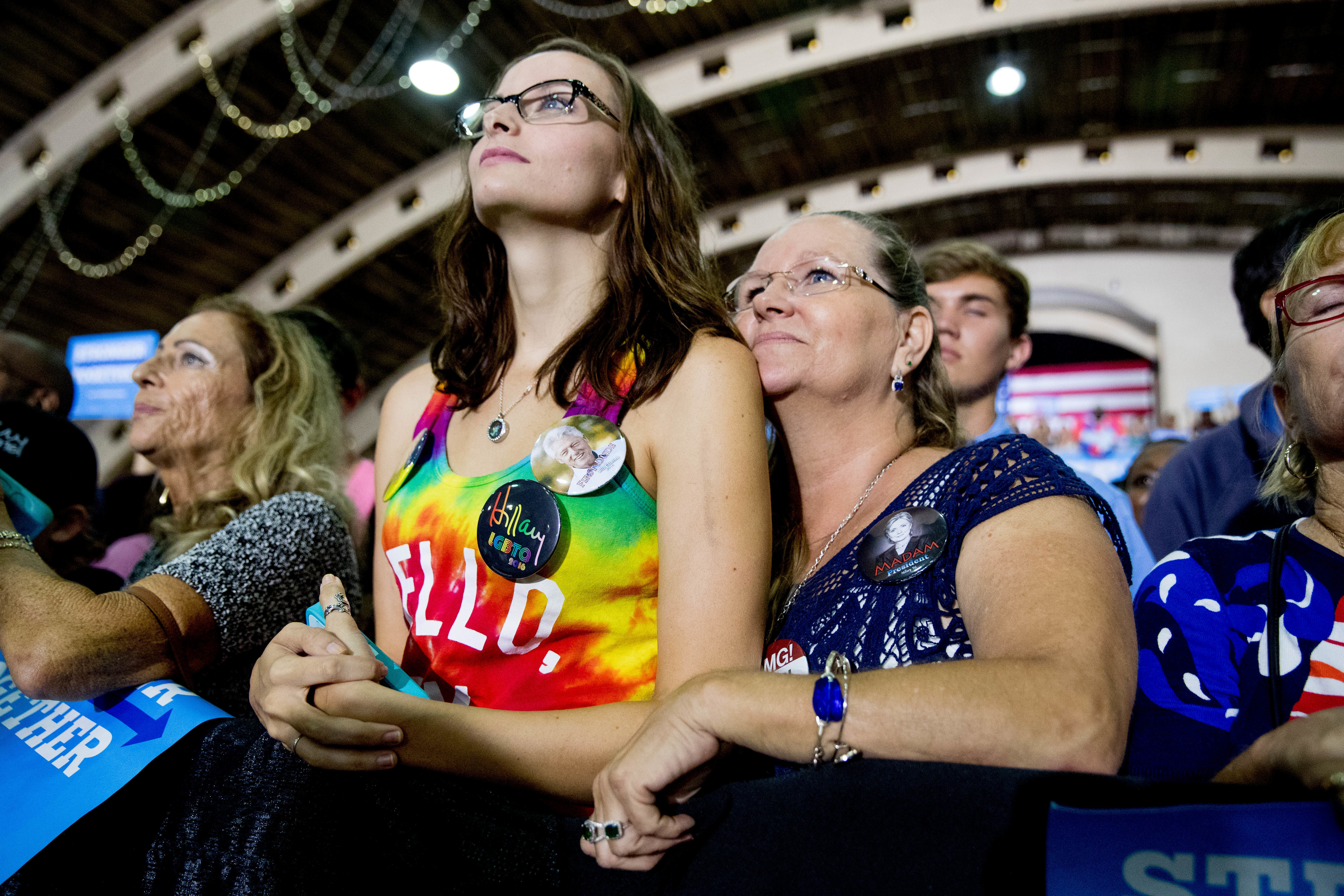 Seguidoras de Hillary Clinton en St. Petersburg, Florida, este lunes./AP