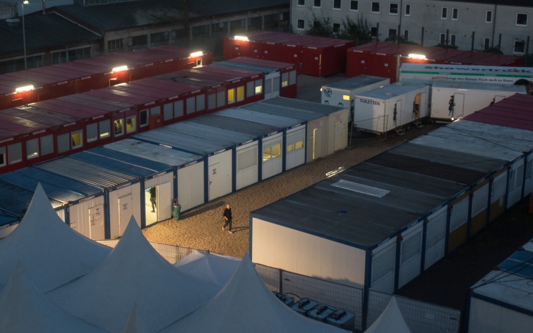 Algunos campos de refugiados están compuestos por contenedores aprovisionados con calefacción y camarotes, con capacidad para alojar a cuatro personas cada uno.